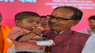 Ladli Behna Mahasammelan : मुख्यमंत्री चौहान द्वारा उपलब्ध कराई उपचार सुविधा के लिए परिवार ने माना आभार Ladli Behna Mahasammelan : मुख्यमंत्री चौहान द्वारा उपलब्ध कराई उपचार सुविधा के लिए परिवार ने माना आभार