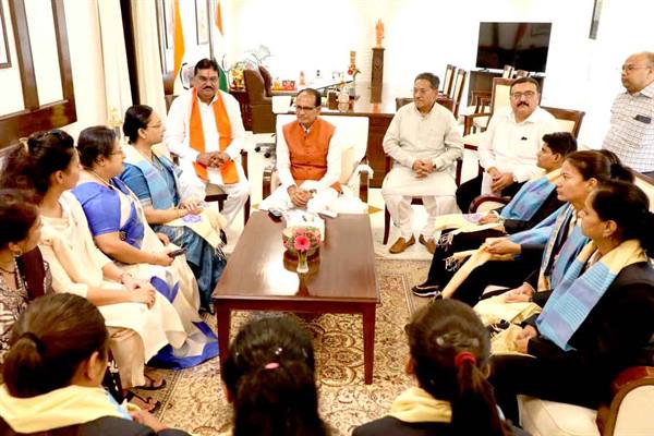 Special Olympic 2023 : मुख्यमंत्री शिवराज चौहान से स्पेशल ओलंपिक में जा रहे दिव्यांग खिलाड़ियों ने की भेंट