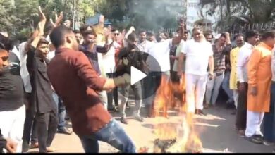 EX CM : EX CM का पुतला फूंकना पड़ा महंगा…! सीधे 6 साल के लिए पार्टी ने किया बाहर…जानें विस्तार देखें VIDEO EX CM : EX CM का पुतला फूंकना पड़ा महंगा…! सीधे 6 साल के लिए पार्टी ने किया बाहर…जानें विस्तार देखें VIDEO