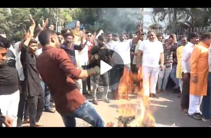 EX CM : EX CM का पुतला फूंकना पड़ा महंगा…! सीधे 6 साल के लिए पार्टी ने किया बाहर…जानें विस्तार देखें VIDEO