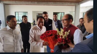 MP Election : BJP की बंपर जीत…! बधाई देने कमलनाथ पहुंचे CM शिवराज हाउस…सुनिए क्या कहा VIDEO MP Election : BJP की बंपर जीत…! बधाई देने कमलनाथ पहुंचे CM शिवराज हाउस…सुनिए क्या कहा VIDEO