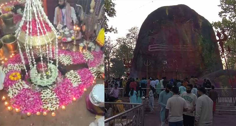 महाशिवरात्रि की धूम: दर्शन और जलाभिषेक करने भक्तों का लगा तांता महाशिवरात्रि की धूम: दर्शन और जलाभिषेक करने भक्तों का लगा तांता