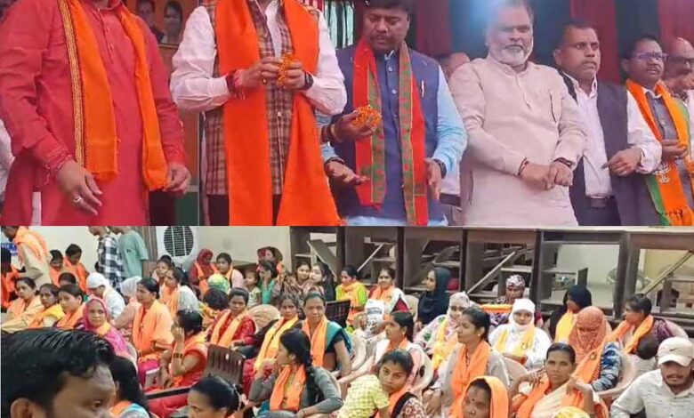 निकाय चुनाव के ठीक पहले जगदलपुर में 400 लोगों ने किया भाजपा प्रवेश, किरण देव ने किया स्वागत निकाय चुनाव के ठीक पहले जगदलपुर में 400 लोगों ने किया भाजपा प्रवेश, किरण देव ने किया स्वागत