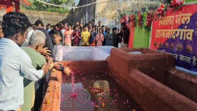 जेल में निरूद्ध 358 बंदियों ने प्रयागराज से लाए गंगा जल की पूजा-अर्चना की एवं किया स्नान जेल में निरूद्ध 358 बंदियों ने प्रयागराज से लाए गंगा जल की पूजा-अर्चना की एवं किया स्नान