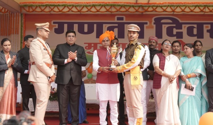 कोरबा में राष्ट्रभक्ति का भव्य उत्सव: जिला स्तरीय समारोह में राजस्व मंत्री टंक राम वर्मा ने किया ध्वजारोहण, शहीदों के परिजन सम्मानित….. कोरबा में राष्ट्रभक्ति का भव्य उत्सव: जिला स्तरीय समारोह में राजस्व मंत्री टंक राम वर्मा ने किया ध्वजारोहण, शहीदों के परिजन सम्मानित…..