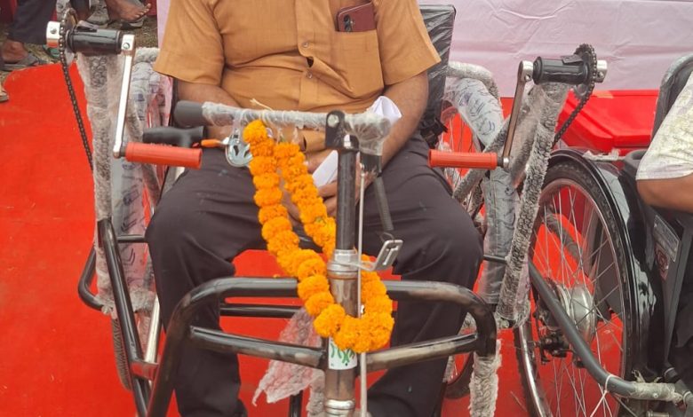 सुशासन तिहार में भावुक पल: मुख्यमंत्री से मिलकर बच्चों और अभिभावकों की आंखों में छलकी खुशी सुशासन तिहार में भावुक पल: मुख्यमंत्री से मिलकर बच्चों और अभिभावकों की आंखों में छलकी खुशी