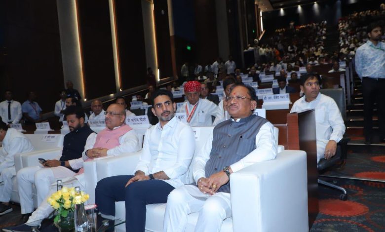 ‘अपनापन’ के विमोचन समारोह में शामिल हुए मुख्यमंत्री विष्णुदेव साय ‘अपनापन’ के विमोचन समारोह में शामिल हुए मुख्यमंत्री विष्णुदेव साय