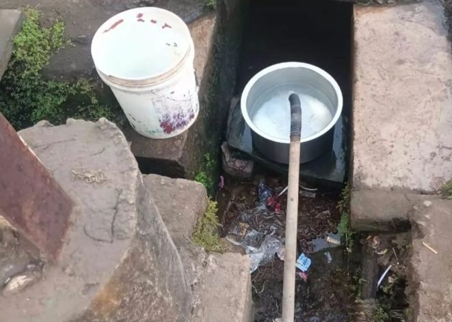 Jagdalpur Water Crisis: बूंद-बूंद को तरसे लोग! नाली में बर्तन रखकर भर रहे पानी