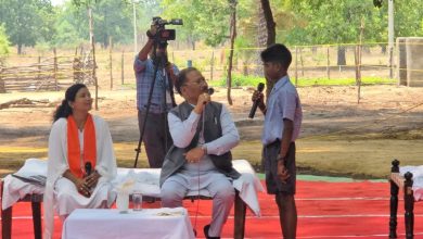 Sushasan Tihar 2026 : जहां लगती थी नक्सलियों की जन अदालत, आज वहीं CM साय की लगी जनचौपाल, ग्रामीणों से किया सीधा संवाद