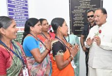 गांव के द्वार पहुंची डिजिटल सरकार: बड़ेकनेरा का ‘सेवा सेतु’ मॉडल बना ग्रामीण सुशासन की नई मिसाल, CM साय ने योजनाओं का लिया फीडबैक
