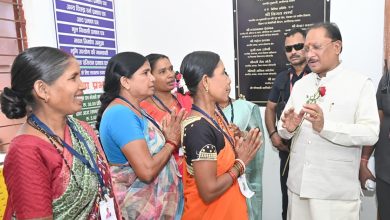 गांव के द्वार पहुंची डिजिटल सरकार: बड़ेकनेरा का ‘सेवा सेतु’ मॉडल बना ग्रामीण सुशासन की नई मिसाल, CM साय ने योजनाओं का लिया फीडबैक