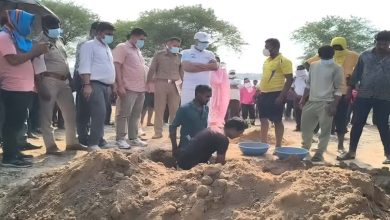 जहरीली शराब से 8 लोगों की मौत, पुलिस ने कब्र खोदकर निकाला शव, जांच के लिए भेजे गए सैंपल