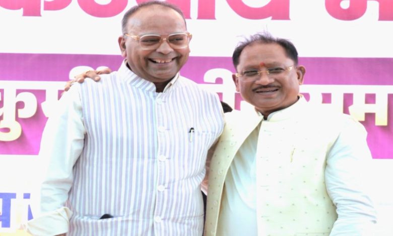 CM और MLA का ‘समधी भेंट’ : विधायक अजय चंद्राकर के पोस्ट पर मुख्यमंत्री साय का आत्मीय जवाब, तस्वीर की कैप्शन बनी चर्चा का विषय CM और MLA का ‘समधी भेंट’ : विधायक अजय चंद्राकर के पोस्ट पर मुख्यमंत्री साय का आत्मीय जवाब, तस्वीर की कैप्शन बनी चर्चा का विषय