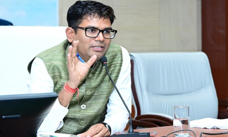 आवासीय कॉलोनियों की समस्याओं पर मंत्री ओपी चौधरी ने प्रतिनिधियों के साथ की बैठक, नियमित स्टेकहोल्डर मीटिंग आयोजित करने के दिए निर्देश आवासीय कॉलोनियों की समस्याओं पर मंत्री ओपी चौधरी ने प्रतिनिधियों के साथ की बैठक, नियमित स्टेकहोल्डर मीटिंग आयोजित करने के दिए निर्देश