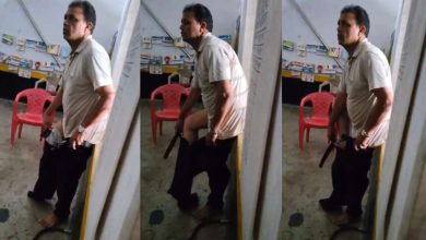 CG News: स्कूल समय के दौरान टी-शर्ट और अंडरवियर में बैठे मिले प्रधान पाठक, मचा हड़कंप, देखें वीडियो