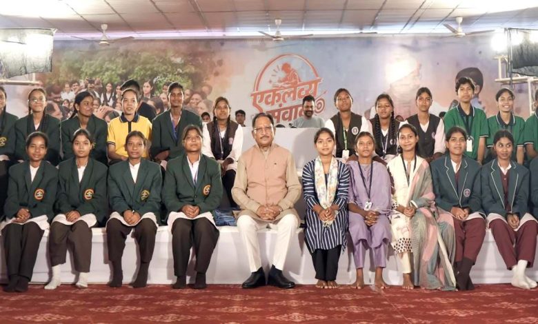 CM साय ने नीट में सफल छात्रों से किया संवाद, कहा- एकलव्य की तरह लक्ष्य साधिए, सफलता निश्चित मिलेगी