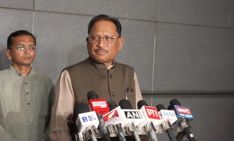 CM विष्णुदेव साय तीन दिवसीय दिल्ली दौरे पर रवाना, राष्ट्रपति से करेंगे मुलाकात, राहुल गांधी के बयान पर साधा निशाना CM विष्णुदेव साय तीन दिवसीय दिल्ली दौरे पर रवाना, राष्ट्रपति से करेंगे मुलाकात, राहुल गांधी के बयान पर साधा निशाना