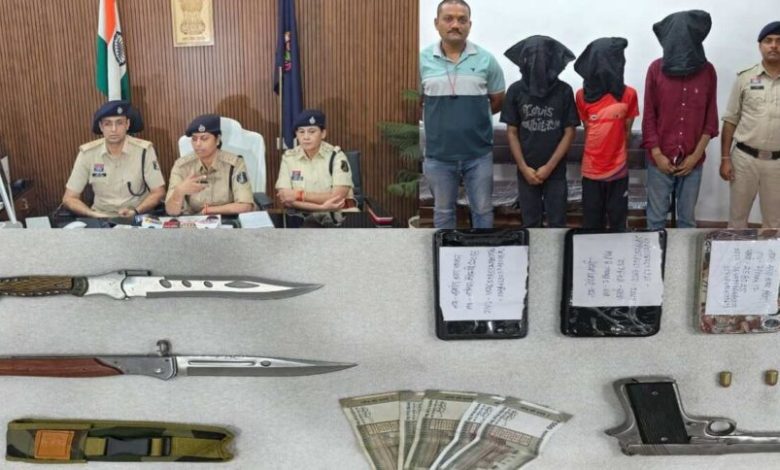रायपुर में आज रात होने वाला था बड़ा कांड, इस ज्वेलरी शॉप में थी डकैती की साजिश, चलने वाली थी गोली, समय रहते 3 आरोपी गिरफ्तार रायपुर में आज रात होने वाला था बड़ा कांड, इस ज्वेलरी शॉप में थी डकैती की साजिश, चलने वाली थी गोली, समय रहते 3 आरोपी गिरफ्तार