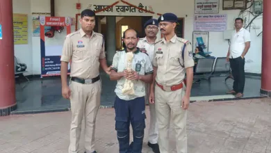 घर से निकालने की बात पर दोस्त की हत्या:हथौड़े से सिर पर वार कर मार डाला, शव कमरे में छोड़कर भागा, अब गिरफ्तार