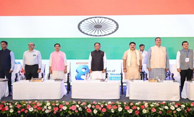 छत्तीसगढ़ के 5 क्रिटिकल मिनरल ब्लॉक्स की नीलामी: CM साय बोले- खनिज उत्पादन तक सीमित नहीं रहेगा प्रदेश, अन्वेषण से एडवांस मैन्युफैक्चरिंग तक विकसित होगी पूरी वैल्यू चेन छत्तीसगढ़ के 5 क्रिटिकल मिनरल ब्लॉक्स की नीलामी: CM साय बोले- खनिज उत्पादन तक सीमित नहीं रहेगा प्रदेश, अन्वेषण से एडवांस मैन्युफैक्चरिंग तक विकसित होगी पूरी वैल्यू चेन