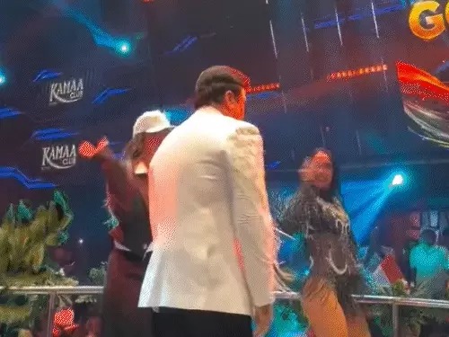 पत्नी से विवाद के बीच थाईलैंड डांस करने पहुंचे गोविंदा:सुनीता का आरोप- बेटी की उम्र की लड़की घुमा रहे; गोविंदा बोले- हद में रहो पत्नी से विवाद के बीच थाईलैंड डांस करने पहुंचे गोविंदा:सुनीता का आरोप- बेटी की उम्र की लड़की घुमा रहे; गोविंदा बोले- हद में रहो