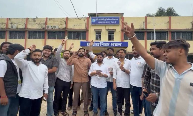 कृषि विश्वविद्यालय पेपर लीक पर एनएसयूआई का प्रदर्शन, जिम्मेदारों का मांगा इस्तीफा…