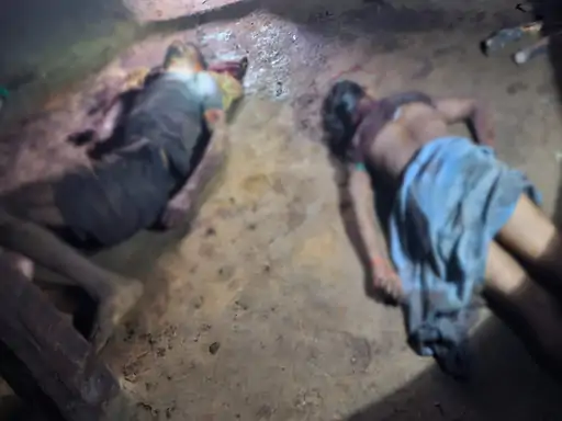 पति ने पत्नी और प्रेमी को फावड़े से मार डाला:सरगुजा में रिश्तेदार के घर दोनों को आपत्तिजनक हालत में पकड़ा,हत्या के बाद आरोपी फरार पति ने पत्नी और प्रेमी को फावड़े से मार डाला:सरगुजा में रिश्तेदार के घर दोनों को आपत्तिजनक हालत में पकड़ा,हत्या के बाद आरोपी फरार