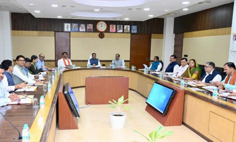 CG Cabinet Meeting: साय कैबिनेट की बैठक संपन्न, युवाओं के लिए 500 करोड़ रूपये का स्टार्टअप मिशन, सरकारी कर्मचारियों की आयु सीमा 45 साल करने को मंजूरी, पढ़े सभी फैसलें CG Cabinet Meeting: साय कैबिनेट की बैठक संपन्न, युवाओं के लिए 500 करोड़ रूपये का स्टार्टअप मिशन, सरकारी कर्मचारियों की आयु सीमा 45 साल करने को मंजूरी, पढ़े सभी फैसलें