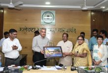 CG News: स्वास्थ्य विभाग के 2 वरिष्ठ कर्मचारियों को ससम्मान विदाई, कलेक्टर ने सौंपे पेंशन आदेश