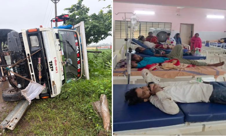 अनियंत्रित होकर पलटी श्रद्धालुओं से भरी माजदा, कई लोग गंभीर रूप से घायल