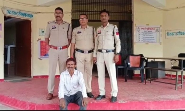 CG NEWS : खाना बनाने में हुई देरी से भड़का पति, पत्नी पर फावड़े से किया जानलेवा हमला, इलाज के दौरान मौत CG NEWS : खाना बनाने में हुई देरी से भड़का पति, पत्नी पर फावड़े से किया जानलेवा हमला, इलाज के दौरान मौत