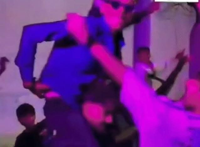 चाकू लहराकर डांस करते हुए बनाई रील: ‘मैं पुलिस को कुछ नहीं समझता’ ऑडियो लगाकर पोस्ट किया, 2 अरेस्ट, हथियार जब्त चाकू लहराकर डांस करते हुए बनाई रील: ‘मैं पुलिस को कुछ नहीं समझता’ ऑडियो लगाकर पोस्ट किया, 2 अरेस्ट, हथियार जब्त