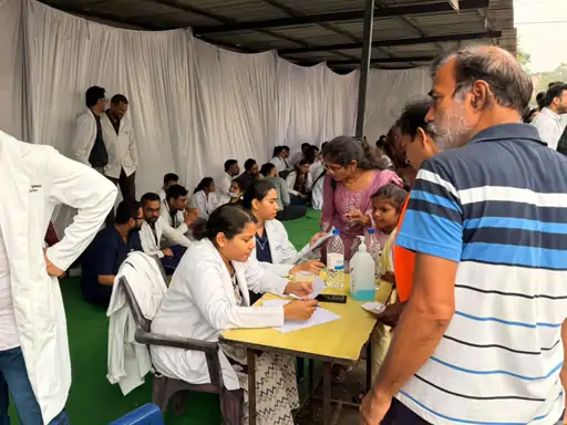 छत्तीसगढ़ में जूनियर डॉक्टरों की हड़ताल खत्म:स्वास्थ्य मंत्री से मुलाकात के बाद मिला आश्वासन, बॉन्ड राशि और सेवा अवधि घटाने समेत कई मांगें छत्तीसगढ़ में जूनियर डॉक्टरों की हड़ताल खत्म:स्वास्थ्य मंत्री से मुलाकात के बाद मिला आश्वासन, बॉन्ड राशि और सेवा अवधि घटाने समेत कई मांगें