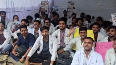 इंटर्न का स्टाइपेंड बढ़ा, फिर भी JDA की हड़ताल जारी:डॉक्टर बोले- 17 में से सिर्फ 1 मांग पूरी हुई, विभागों में खाली रहीं कुर्सियां