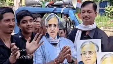 छत्तीसगढ़ में कांग्रेसियों-पुलिस के बीच झूमाझटकी:कलेक्ट्रेट का घेराव, काले कपड़ों में रैली, बैरिकेड्स तोड़े, भूपेश बोले- इस्तीफा दें ज्ञानेश कुमार