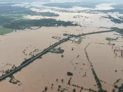 जगदलपुर में बाढ़ से तबाही का ड्रोन VIDEO, इंद्रावती नदी का 50 साल का रिकॉर्ड टूटा, 833 लोगों का रेस्क्यू, 65 शिविरों में 8,894 लोग जगदलपुर में बाढ़ से तबाही का ड्रोन VIDEO, इंद्रावती नदी का 50 साल का रिकॉर्ड टूटा, 833 लोगों का रेस्क्यू, 65 शिविरों में 8,894 लोग