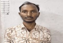 रायपुर में युवक पर चापड़ से हमला…VIDEO:40 लोगों के सामने सिर पर तीन बार किया वार, पत्नी से संबंध का था शक