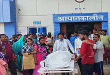 जिला अस्पताल में प्रसूता की मौत: परिजनों ने लगाया लापरवाही का आरोप, दोषियों पर कार्रवाई की मांग पर अड़े