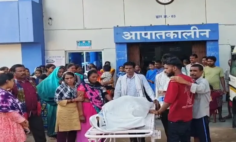 जिला अस्पताल में प्रसूता की मौत: परिजनों ने लगाया लापरवाही का आरोप, दोषियों पर कार्रवाई की मांग पर अड़े