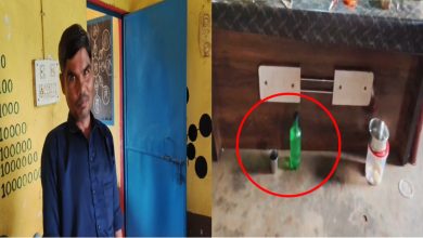 स्कूल के अंदर शराबखोरी: वीडियो वायरल होने पर BEO ने लिया एक्शन, सहायक शिक्षक को जारी किया शो कॉज नोटिस स्कूल के अंदर शराबखोरी: वीडियो वायरल होने पर BEO ने लिया एक्शन, सहायक शिक्षक को जारी किया शो कॉज नोटिस