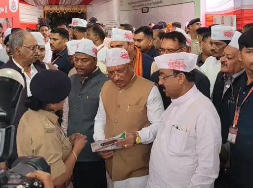सड़क सुरक्षा अभियान में CM साय की पहल:रायपुर पुलिस के नए प्रयासों की ली जानकारी, ट्रैफिक हैकथॉन की तारीफ की