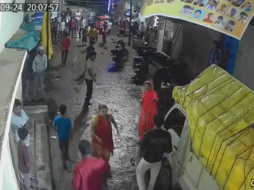 DJ की आवाज कम करने कहा, मां-बेटे को चाकू मारा, अंबिकापुर में गणेश विसर्जन के दौरान हुआ विवाद DJ की आवाज कम करने कहा, मां-बेटे को चाकू मारा, अंबिकापुर में गणेश विसर्जन के दौरान हुआ विवाद