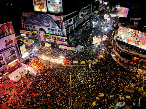 रायपुर गणेश विसर्जन झांकी, होटल का छज्जा गिरा:एंबुलेंस फंसी, DJ की तेज आवाज पर नाचते रहे लोग, नाग लोक-नरक में सजा की थीम रायपुर गणेश विसर्जन झांकी, होटल का छज्जा गिरा:एंबुलेंस फंसी, DJ की तेज आवाज पर नाचते रहे लोग, नाग लोक-नरक में सजा की थीम