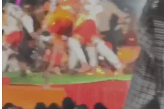 रावण दहन के दौरान बड़ा हादसा: हनुमान की पूंछ पर लगी आग, तीन लोग झुलसे, देखिए दिल दहला देने वाला वीडियो
