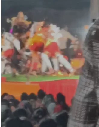 रावण दहन के दौरान बड़ा हादसा: हनुमान की पूंछ पर लगी आग, तीन लोग झुलसे, देखिए दिल दहला देने वाला वीडियो रावण दहन के दौरान बड़ा हादसा: हनुमान की पूंछ पर लगी आग, तीन लोग झुलसे, देखिए दिल दहला देने वाला वीडियो
