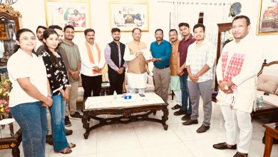 Raipur News: करम परब महोत्सव में शामिल होंगे मुख्यमंत्री विष्णु देव साय, कंवर समाज ने सौंपा आमंत्रण पत्र
