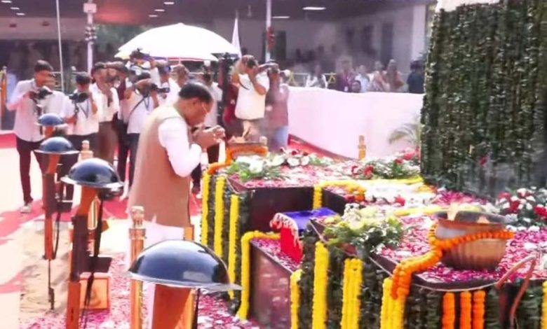 पुलिस स्मृति दिवस: मुख्यमंत्री साय ने नक्सलवाद के खात्मे के लिए जवानों के अदम्य साहस को किया सलाम पुलिस स्मृति दिवस: मुख्यमंत्री साय ने नक्सलवाद के खात्मे के लिए जवानों के अदम्य साहस को किया सलाम