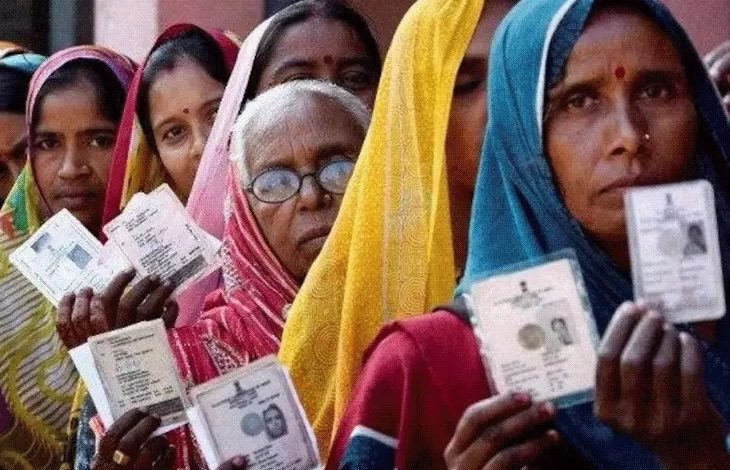 9वीं से12वीं तक के छात्रों के भी बनेंगे वोटर कार्ड:छत्तीसगढ़ में छूटे मतदाताओं के नाम जोड़ने विशेष अभियान शुरू; बीएलओ घर-घर जाकर करेंगे सर्वे 9वीं से12वीं तक के छात्रों के भी बनेंगे वोटर कार्ड:छत्तीसगढ़ में छूटे मतदाताओं के नाम जोड़ने विशेष अभियान शुरू; बीएलओ घर-घर जाकर करेंगे सर्वे