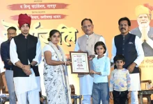 ‘शौर्यांजलि : बस्तर के नायकों को समर्पित’ : सीएम साय ने कहा – शहीद परिवारों का सम्मान सर्वोच्च प्राथमिकता, हर सुख-दुख में साथ खड़ी है सरकार