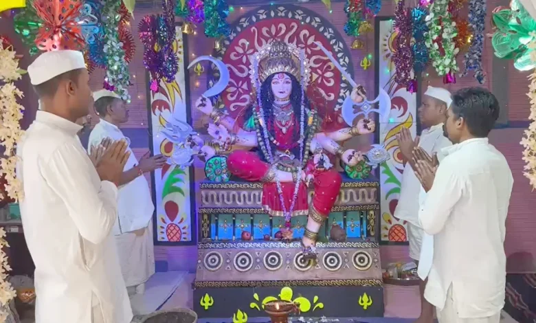 रायपुर सेंट्रल जेल में नवरात्र की धूम : 760 बंदियों ने रखा है नौ दिन का उपवास, ढोलक-मंजीरे की धुन पर गूंज रहे जसगीत रायपुर सेंट्रल जेल में नवरात्र की धूम : 760 बंदियों ने रखा है नौ दिन का उपवास, ढोलक-मंजीरे की धुन पर गूंज रहे जसगीत
